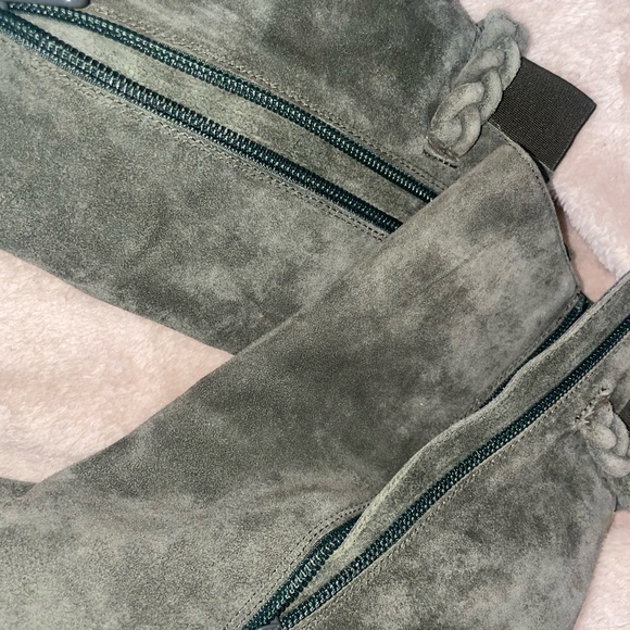 Saks fifth avenue boots suede green so pretty used once - Picture 5 of 10